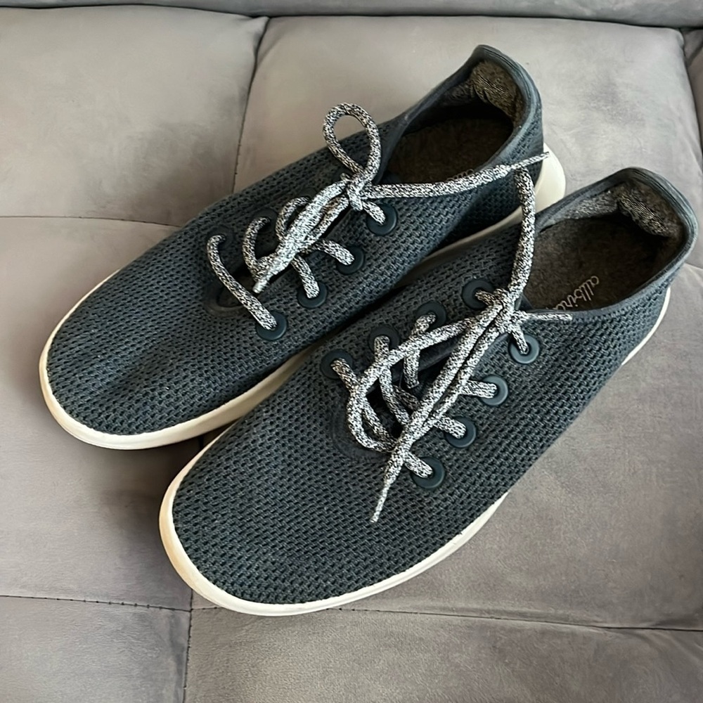 “AllBirds- Mens Tree Runners size 9”